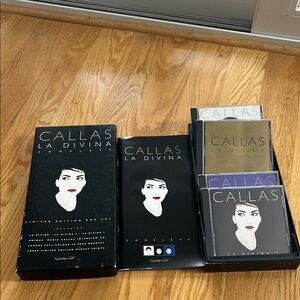 La Divina Limited Edition Box Set - Black